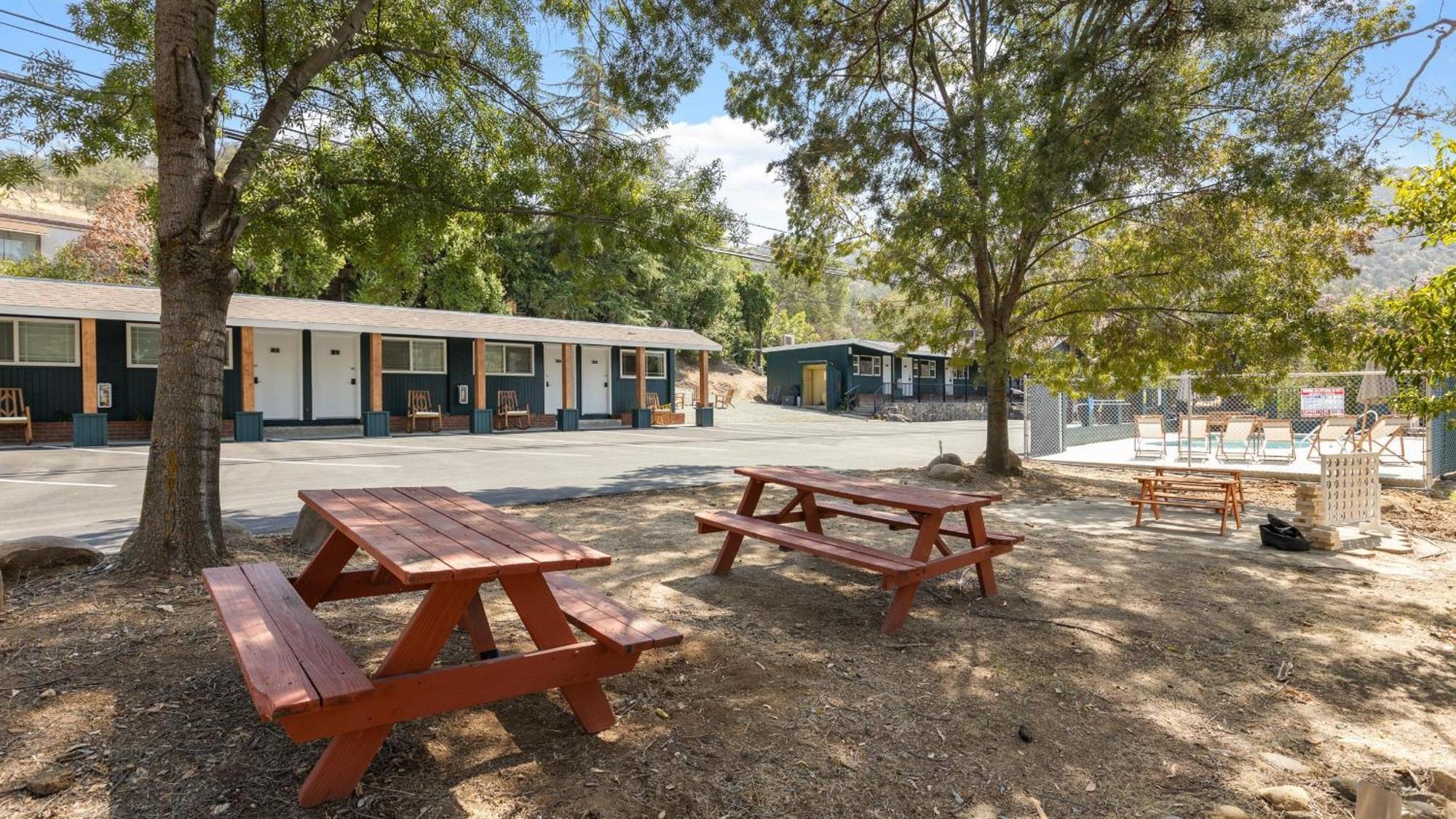 The Charlotte Sequoia Motel R2 スリー・リバーズ エクステリア 写真
